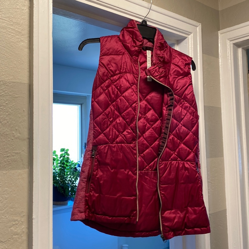 Lulu Lemon maroon vest